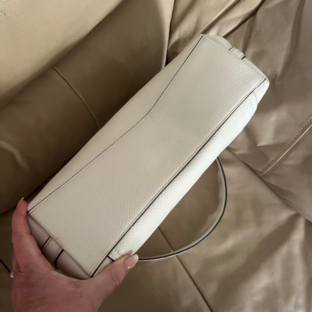 Coach Off-White Leather Shoulder Bag with Gold Hardware - Picture 5 of 6